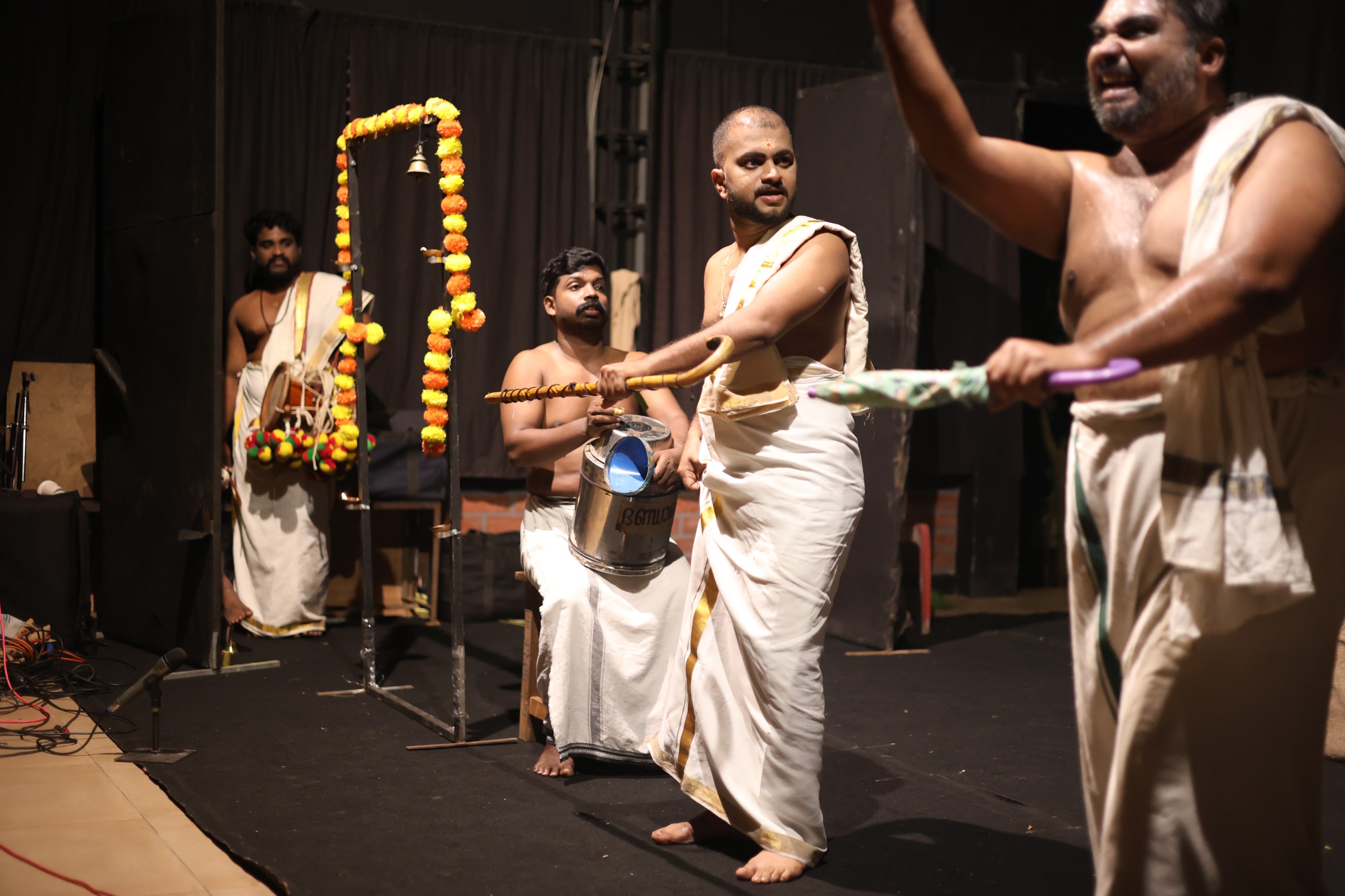 നാടകം കലവറയിലേക്കു നടന്നെത്തിയ വഴികള്‍