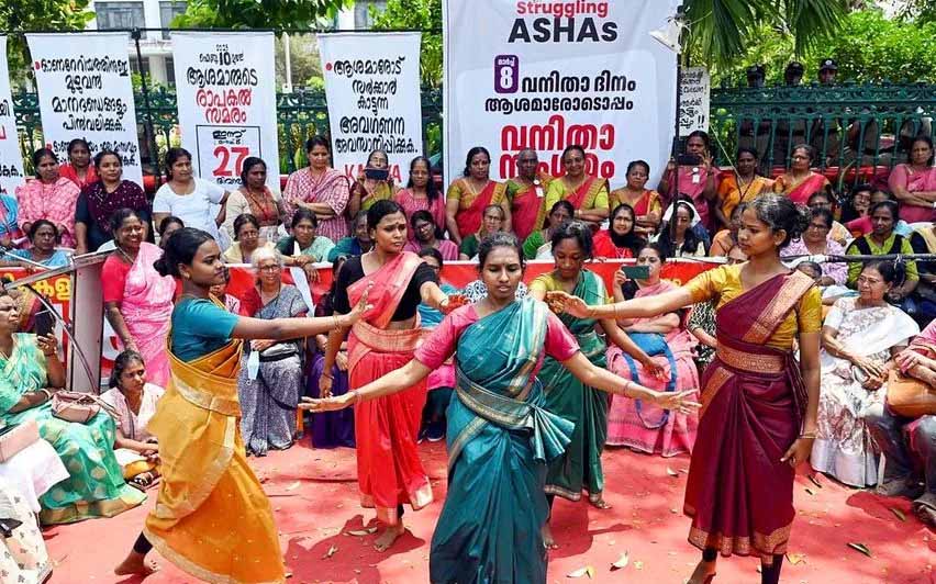 കുനിയാത്ത ശിരസുകളും സത്യാഗ്രഹവും