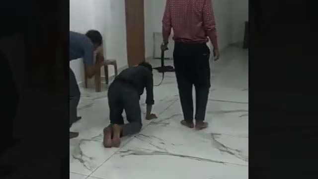 തൊഴിലിനായി മുട്ടിലിഴയുന്ന മലയാളി യുവത്വം