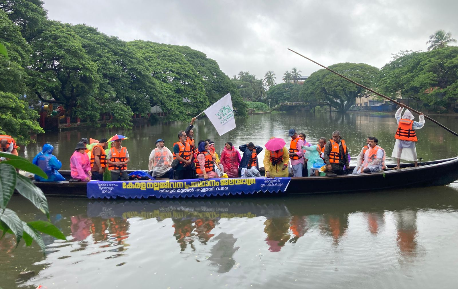 കനോലി കനാലിലൂടെ ഒരു  യാത്ര –  നേർക്കാഴ്ച
